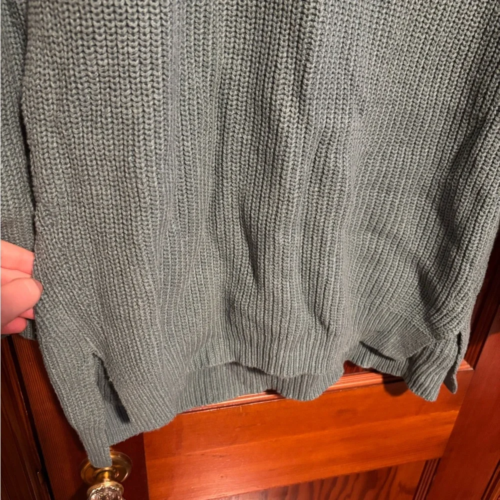 EXPRESS Women’s Teal Green Crew Neck Knitted Sweater Size Medium - Picture 3 of 6